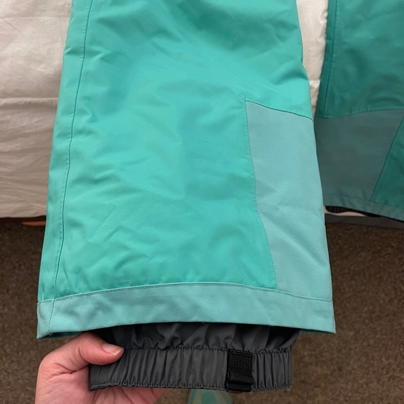 Patagonia Women’s Insulated Snow Pants Fresh Teal - Picture 9 of 12